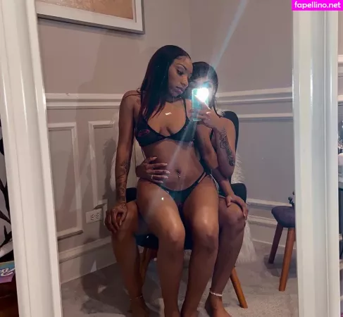 Lola And Moni OnlyFans Thumbnail #yRPH8Sqfnc