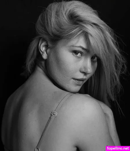 Lola Claire Main Profile Photo