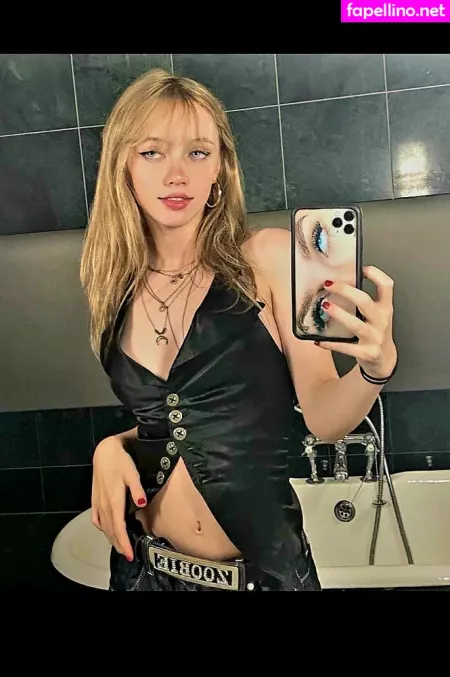 Lola Clark OnlyFans Thumbnail #D9KglQoETf