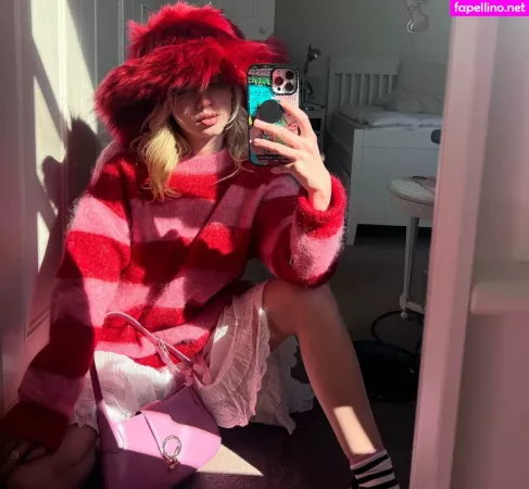 Lola Clark OnlyFans Thumbnail #GMFsBAR8uz