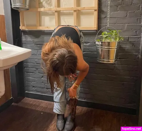 Lola Dubrul OnlyFans Thumbnail #w9PdKU4cs1