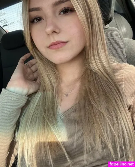 Lola Elfie OnlyFans Thumbnail #8TpObIuinj