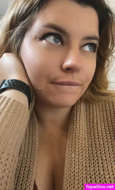 Lola Kiss OnlyFans Thumbnail #cXxPyNofn1