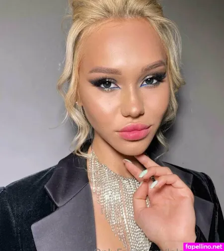 Lola Luxury OnlyFans Thumbnail #K1f3QMpaIG