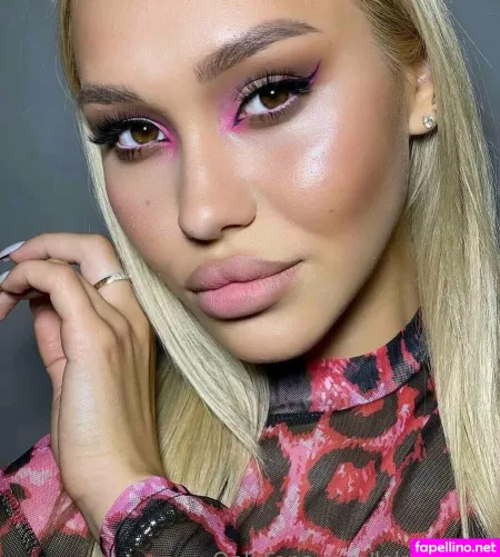 Lola Luxury OnlyFans Thumbnail #lToDTXqpZH