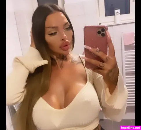 Lola Official OnlyFans Thumbnail #w2hjoZVys5