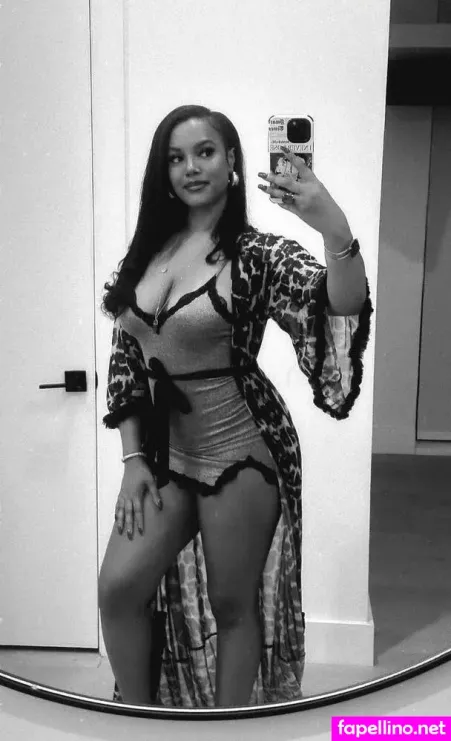 Lola Teases 3 Main Profile Photo