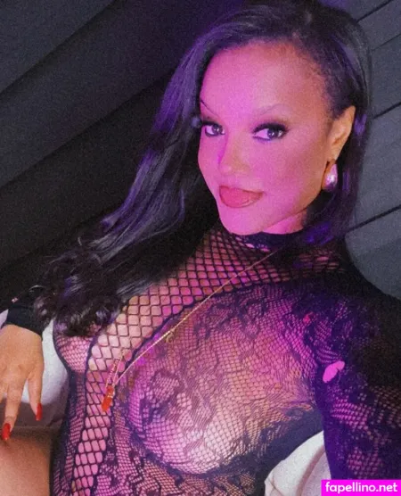 Lola Teases 3 OnlyFans Thumbnail #EtxxPcKdRL