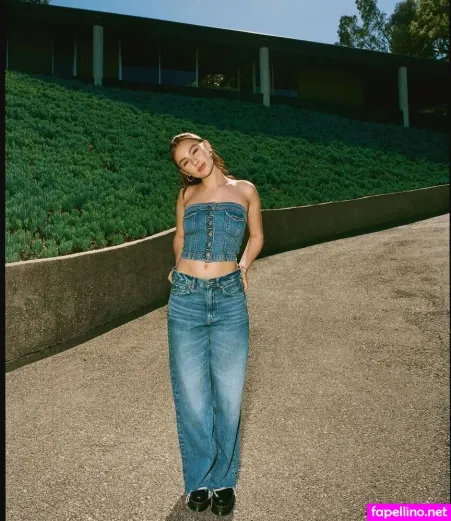 Lola Tung OnlyFans Thumbnail #1pk4wbJS8q