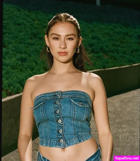 Lola Tung OnlyFans Thumbnail #Th2IS9nVQr