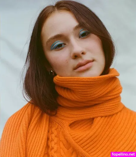 Lola Tung OnlyFans Thumbnail #gr2AApbzdu