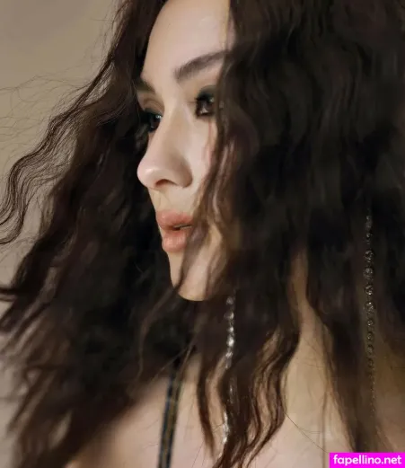 Lola Tung OnlyFans Thumbnail #hK1PLVReyE