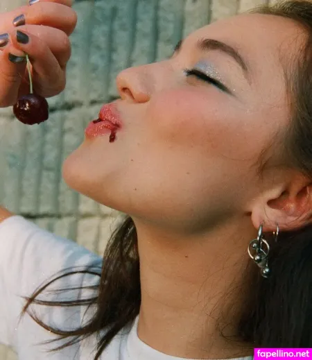 Lola Tung OnlyFans Thumbnail #wstNI3OVjf