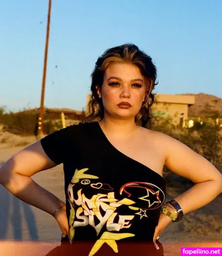 Lola Young OnlyFans Thumbnail #JLDNEr0DNI