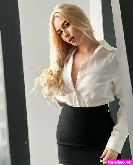 Lolaa Fans OnlyFans Thumbnail #REyFsUGIdZ