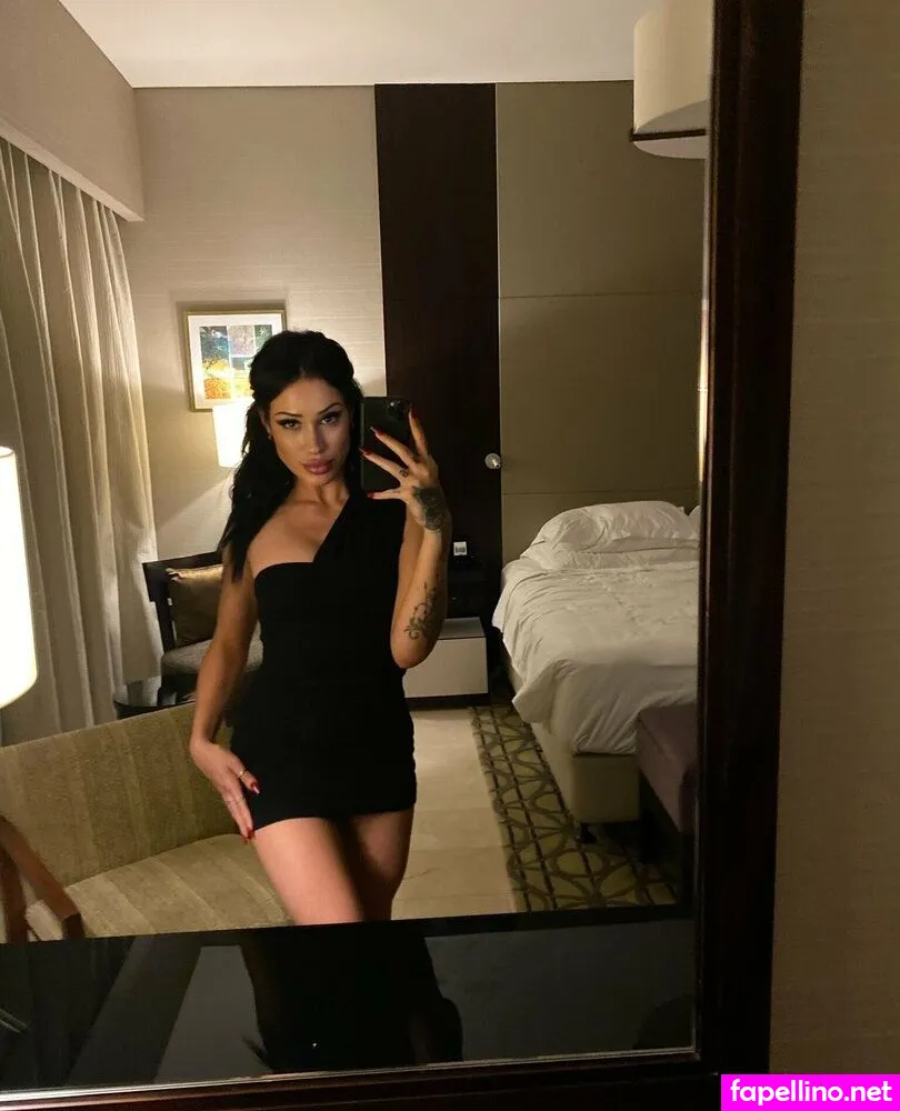 lolabellx, lolabellx_ Nude Leaked OnlyFans Photo #4azMDpBYMU