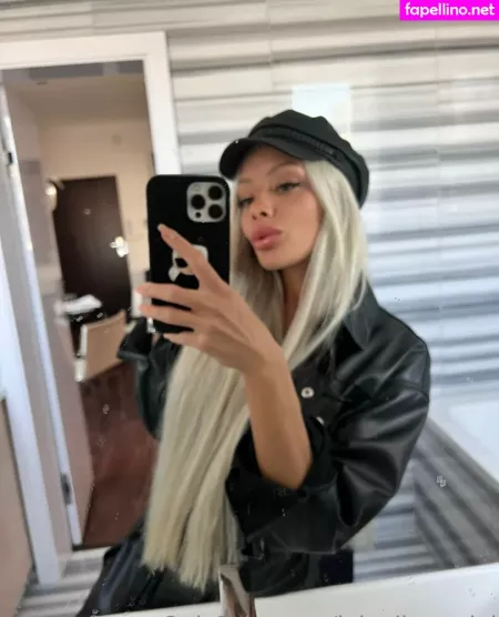 Lolaellemodel OnlyFans Thumbnail #QBylaQ0LRX