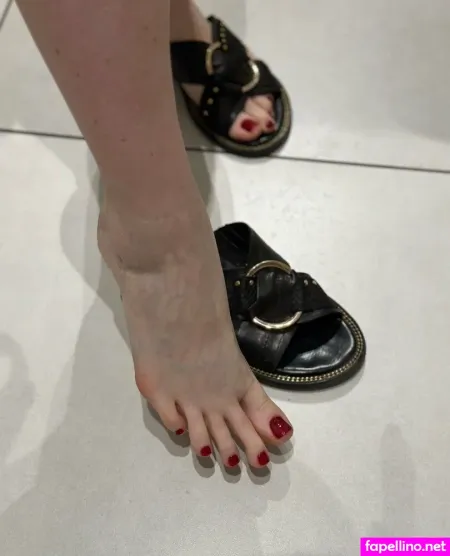 Lolafootx OnlyFans Thumbnail #1i1WG2Vlha