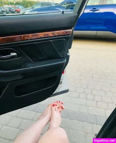 Lolafootx OnlyFans Thumbnail #jXuJgK70yN