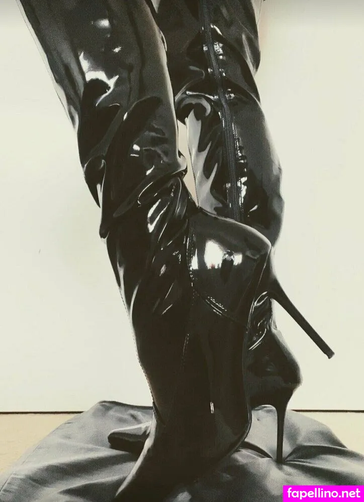 lolainlatex Nude Leaked OnlyFans Photo #l71buzbURR