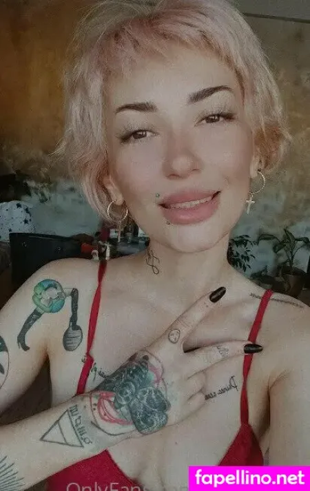 Lolathebee Main Profile Photo