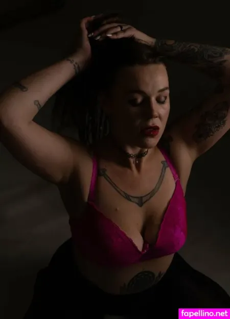 Lolavonwar OnlyFans Thumbnail #kByf52ngJg