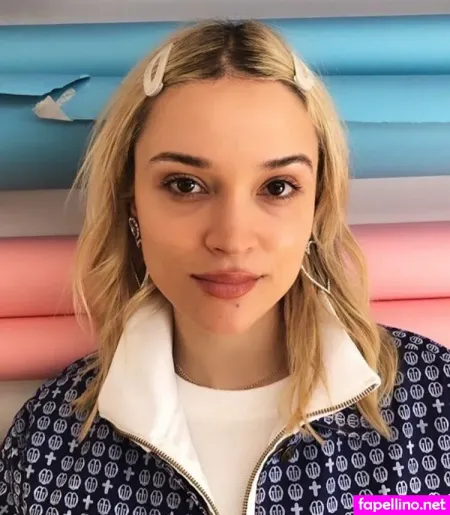 Lolo Zouai OnlyFans Thumbnail #UMjLLnGE3Z