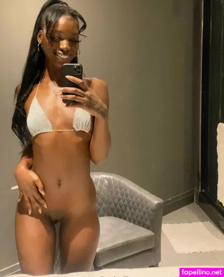 Lomlzara OnlyFans Thumbnail #ya6fbag65v