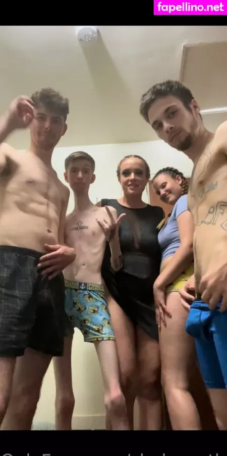 Long Neck OnlyFans Thumbnail #ZCCWefBKZR