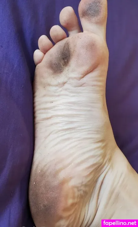 Longfootlola OnlyFans Thumbnail #5bLFbk7iyK