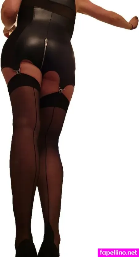 Longlegswife OnlyFans Thumbnail #r4FveOKvnB
