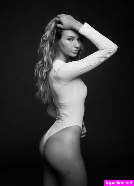 Loov Magazine OnlyFans Thumbnail #VhXHfdMKTg