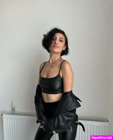 Lora OnlyFans Thumbnail #de6JIujWjC