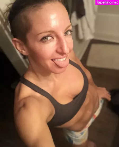 Loracr0ss OnlyFans Thumbnail #v4yQMtYzYP