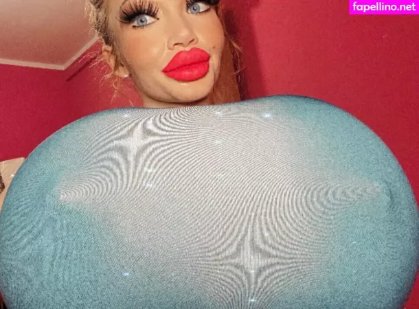 Loralatexis OnlyFans Thumbnail #C0OeYFTNPb