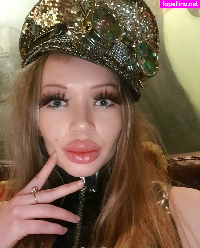 loralatexis, sexybarbwire_official Nude Leaked OnlyFans Photo #wvI1B9S29e