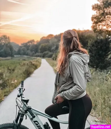 Loreena Unterwegs OnlyFans Thumbnail #BtZ1U13egI