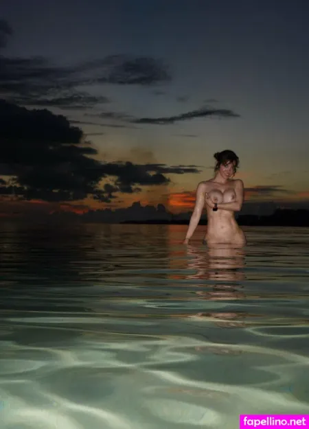 Loren War OnlyFans Thumbnail #cVDiJLkLfb