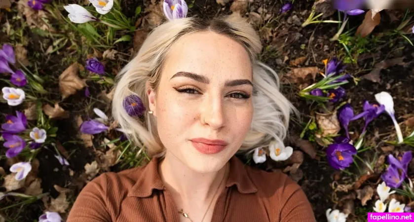 Lorenabombik Lolomaus OnlyFans Thumbnail #IzhUDXflsA