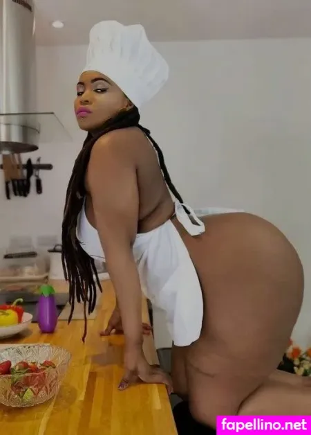 Lorraine Lionheart OnlyFans Thumbnail #eJ0rI9ebBi