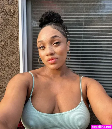 Lorraine Ward OnlyFans Thumbnail #ZPnpNluTyC