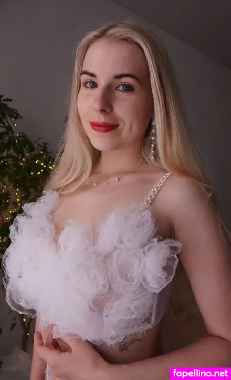 Lorrie Love Story OnlyFans Thumbnail #KdgiYCYEOX