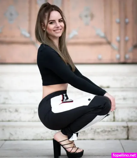 Louisa Paskert OnlyFans Thumbnail #y8VbLPRxwK