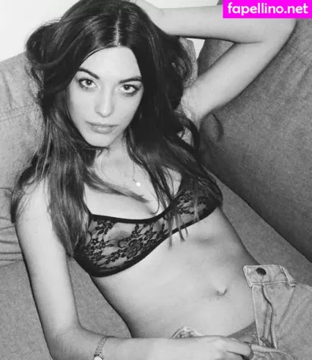 Louise Follain OnlyFans Thumbnail #qNlcG2Slqx