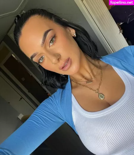 Louise Reid OnlyFans Thumbnail #6feiyx6f4N