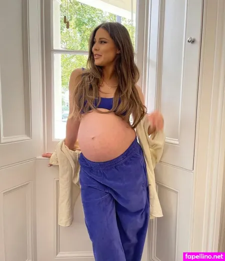 Louise Thompson OnlyFans Thumbnail #xnW7w6StZK