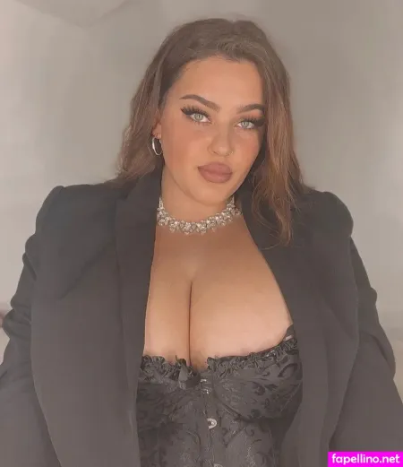 Loura OnlyFans Thumbnail #FVKlAHFBB5