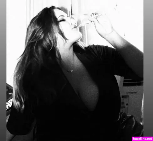 Loura OnlyFans Thumbnail #SOkRZ5b4at