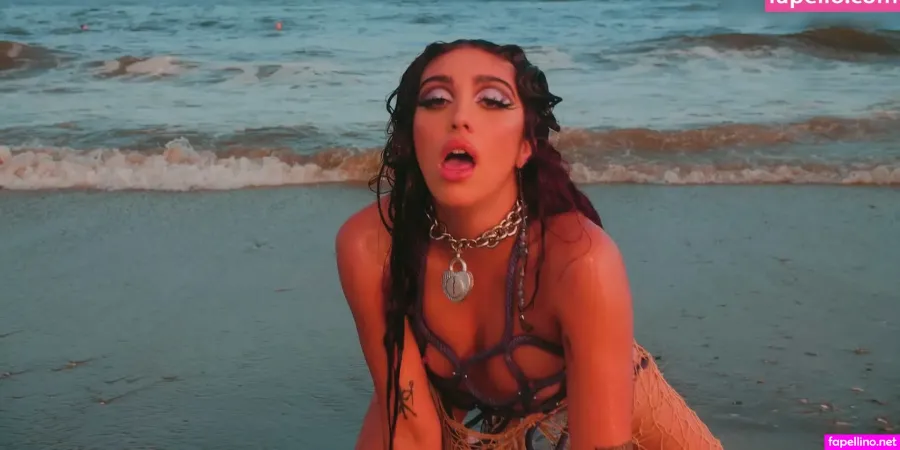 Lourdes Maria Ciccone Leon OnlyFans Thumbnail #neuoWo34I5