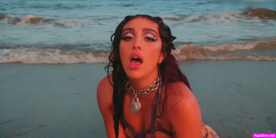 Lourdes Maria Ciccone Leon OnlyFans Thumbnail #oFuCiw7EXI